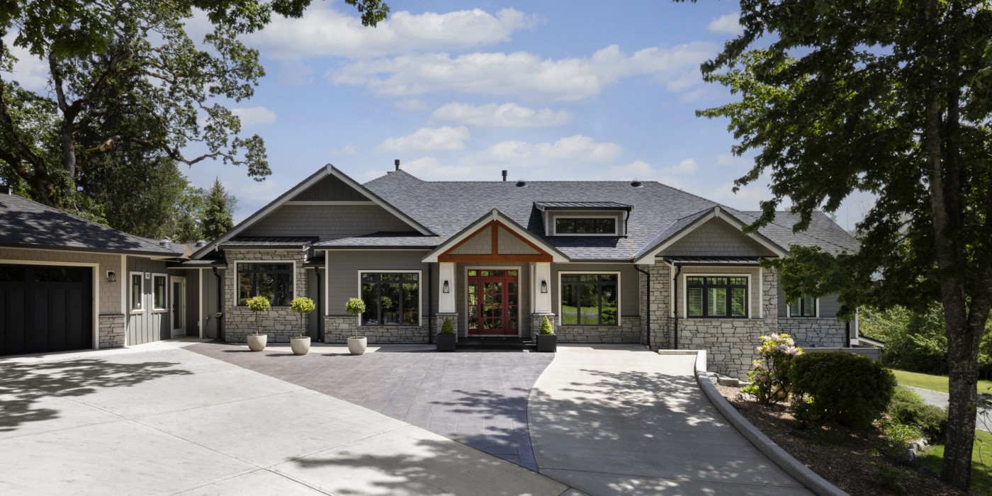 2. 2021. Duncan – Lake View Residence